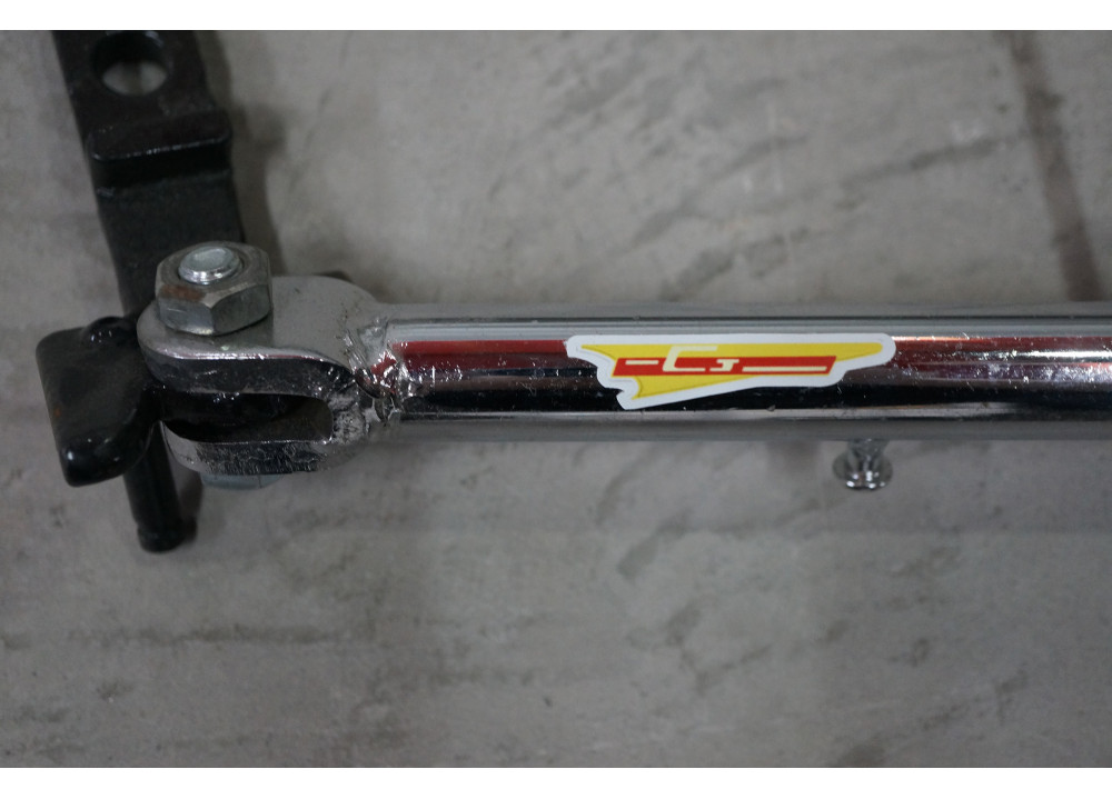 CJ  Side kickstand